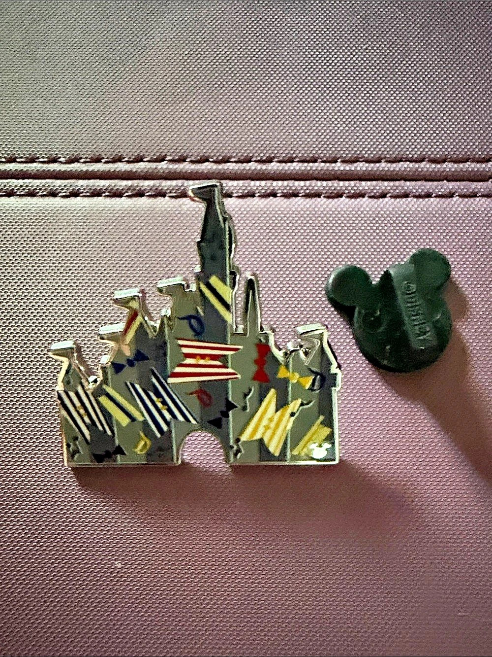 Disney dapper dans castle pin